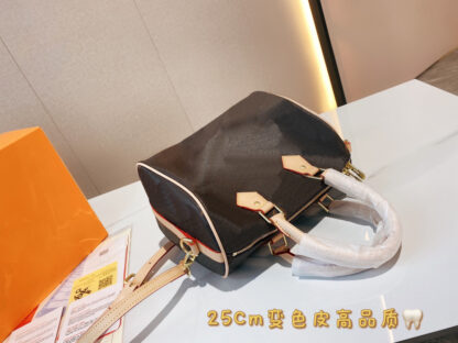 Купить 2021 new Women Messenger Travel bag Classic Style Fashion bags Shoulder Bags PILLOW style 30CM 25CM
