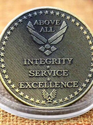 Купить 50pcs Non Magnetic United States Air Force Retired Above All Initegrity Service Excellence Craft Bronze Plated Challenge Coin