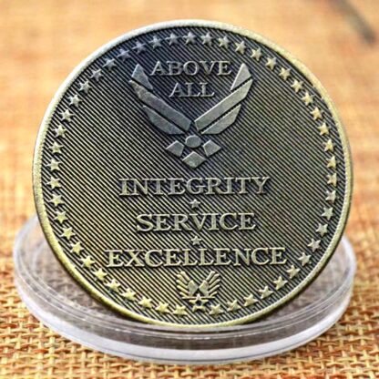 Купить 50pcs Non Magnetic United States Air Force Retired Above All Initegrity Service Excellence Craft Bronze Plated Challenge Coin