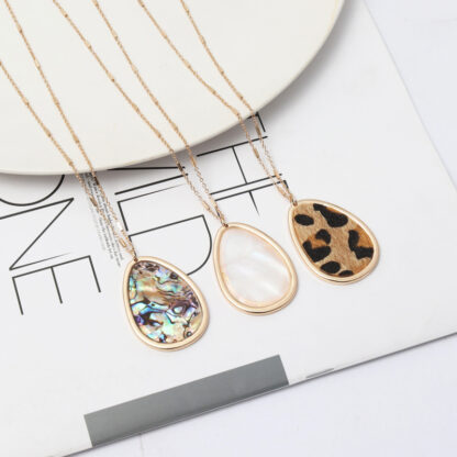 Купить Modern Ladies Trendy Jewelry Abalone Shell Leopard Print Pendant Necklace