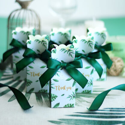 Купить Green Paper Candy Wrap Boxes Gift Bag Wedding Gift Box Baby Shower Favors Birthday Party Christmas Supplies Chrismas Decoration