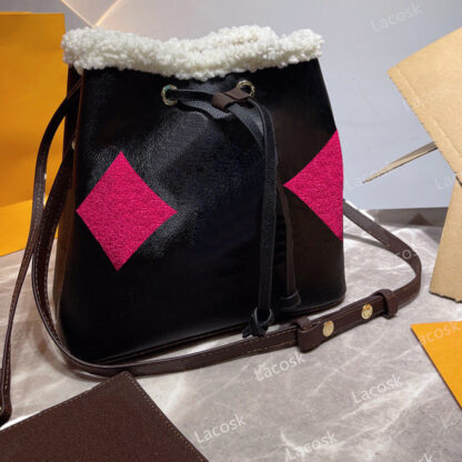 Купить 5A++ Winter Designer Fur Neo Bucket Bag Old Flower Shoulder Bags Cross Body Large Capacity Women Handbags with Silk Purse