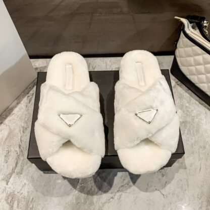 Купить Top Designers Luxurys Women Slippers Winter Fur Warm Sandals Comfortable Slides Cross Roma Fashion Shoes with Box 35-40