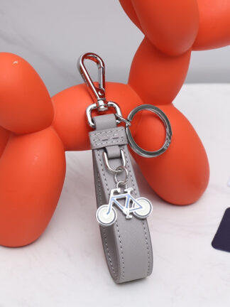 Купить New product Saffiano Key chain Buckle lovers Car Keychain Handmade Leather Designers Keychains Men Women Bag Pendant Accessories