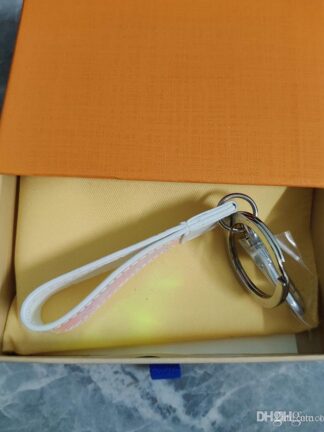 Купить Fashion Charm Keychain Latest Style Gradient Color Keychain Colorful Bag Pendant Car Keychain Letter Accessories Supply