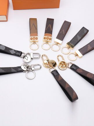 Купить Fashion Key Buckle Car Keychain Handmade Leather Keychains Men Women Bag Pendant Accessories 9 Color